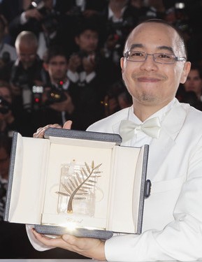 Director Apichatpong Weerasethakul poses with his Palme d'Or 1