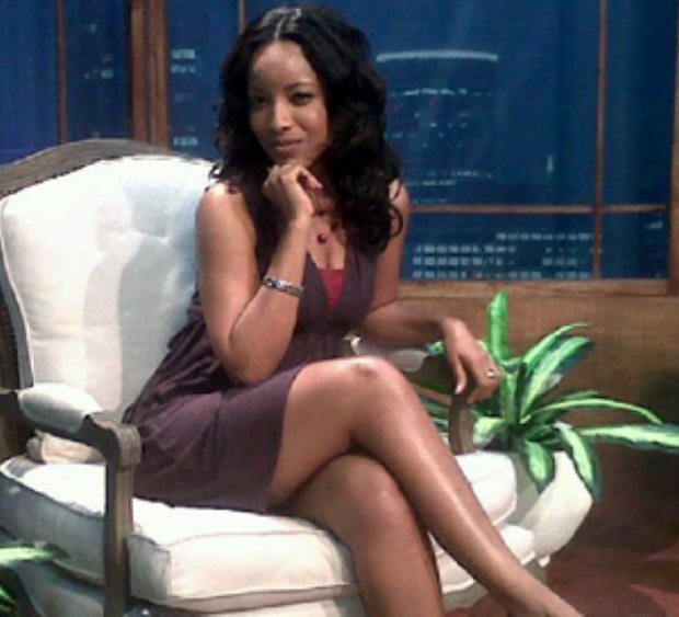 joselyn_dumas sitting